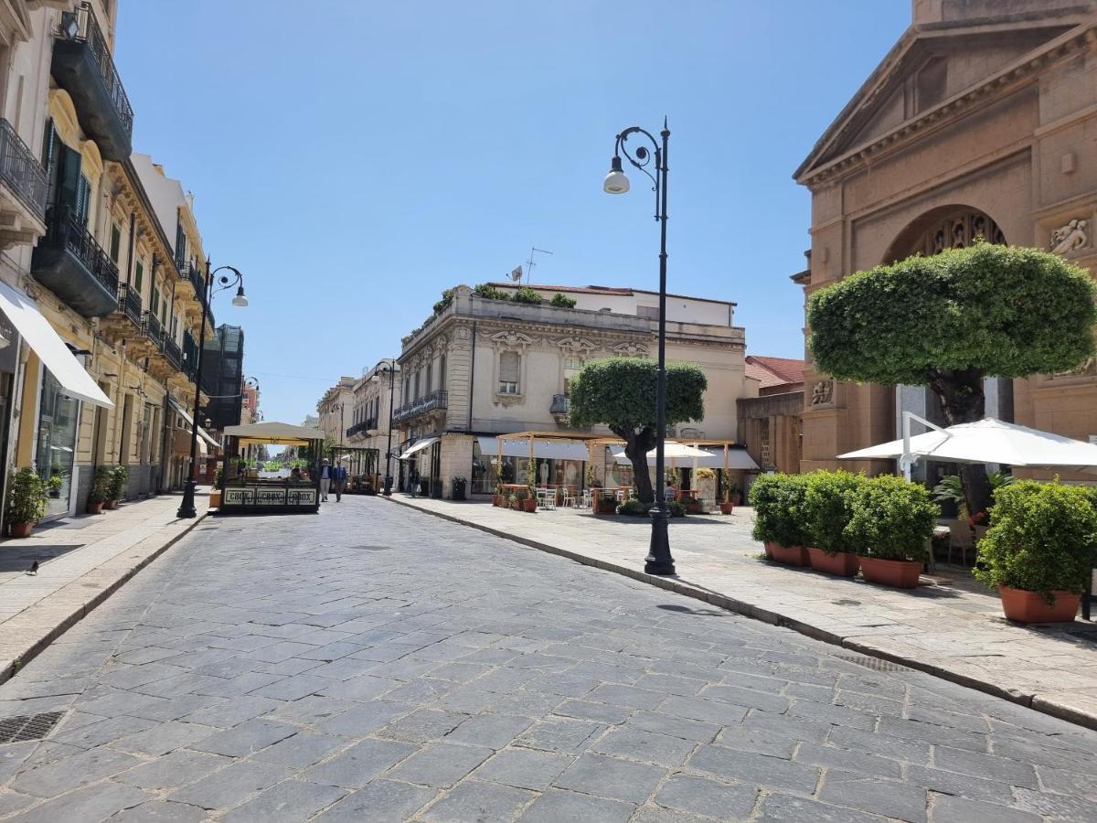 Loft Magna Grecia Reggio Calabria Centro Storico A 3 Minuti A Piedi Dal Mare Apartment ภายนอก รูปภาพ