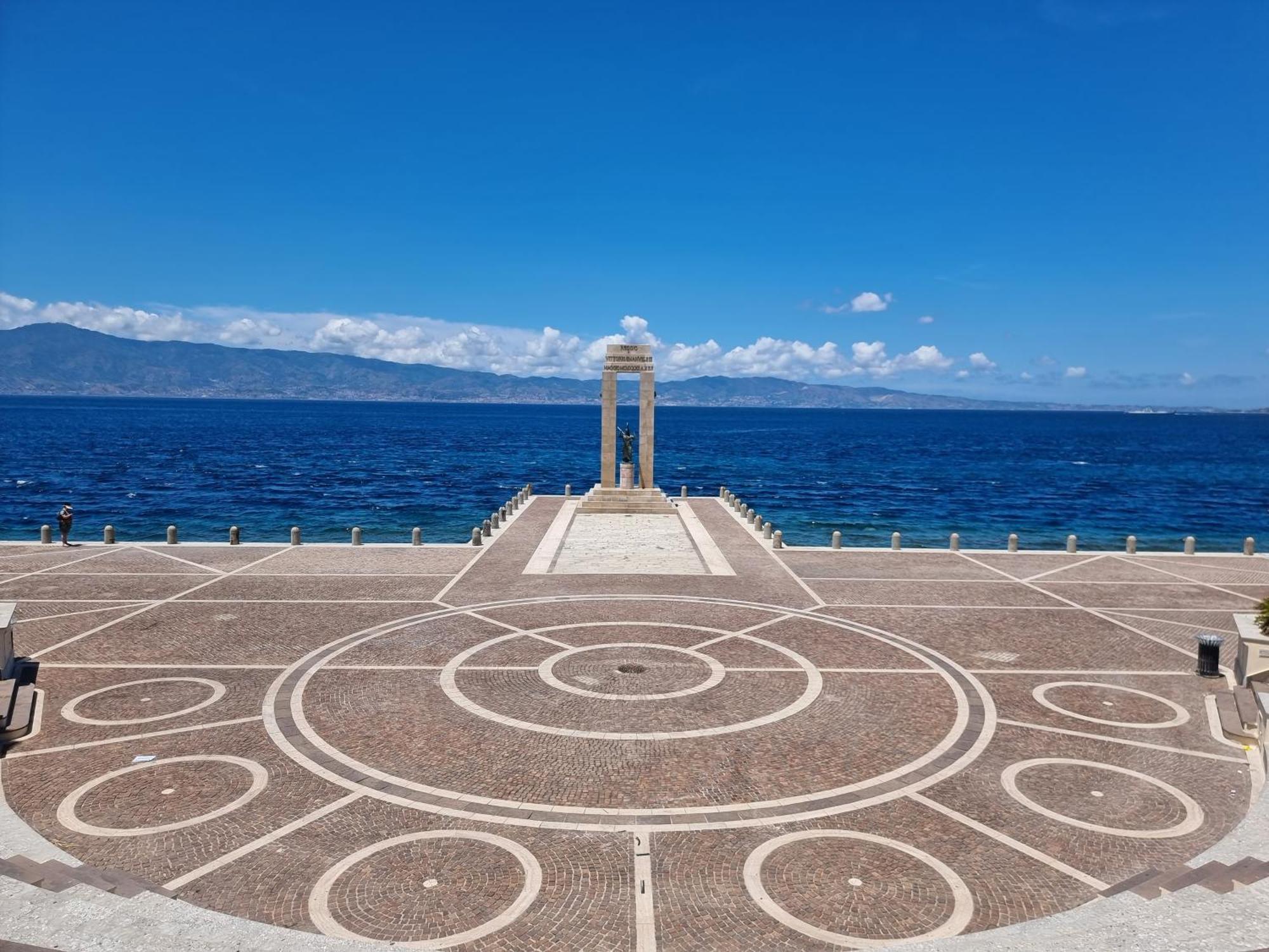 Loft Magna Grecia Reggio Calabria Centro Storico A 3 Minuti A Piedi Dal Mare Apartment ภายนอก รูปภาพ
